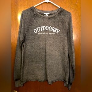 New Sweatshirt Maurices, size s “Outdoorsy I drink on patios” Gray